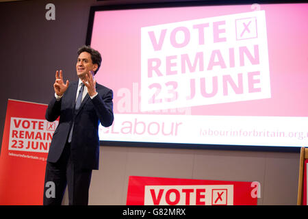 L'ancien leader du parti travailliste Ed Miliband (Edward) lors d'une réunion du parti demeurent pendant le référendum. Banque D'Images