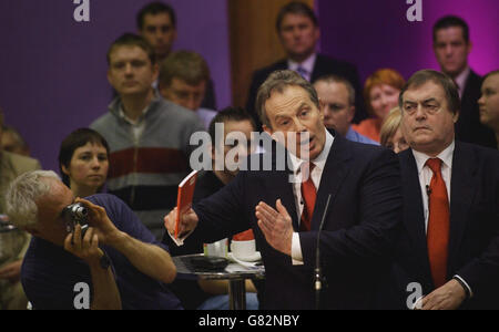 Le Premier ministre britannique Tony Blair s'adresse aux membres du Parti travailliste et aux habitants de Wellingborough. Banque D'Images