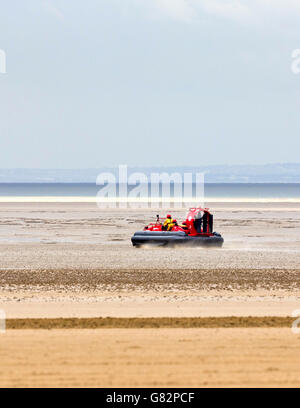 Avon aéroglisseur d'incendie et de sauvetage de la plage pendant la patrouille Weston Air Festival, UK, 18 juin 2016. Banque D'Images