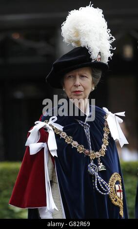 La princesse royale participe au service annuel de l'ordre du Garter à la chapelle Saint-George, au château de Windsor. Banque D'Images