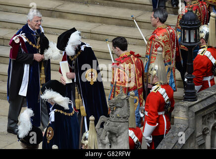 L'ancien premier ministre Sir John Major (à gauche) participe au service annuel de l'ordre du Garter à la chapelle Saint-George, au château de Windsor. Banque D'Images