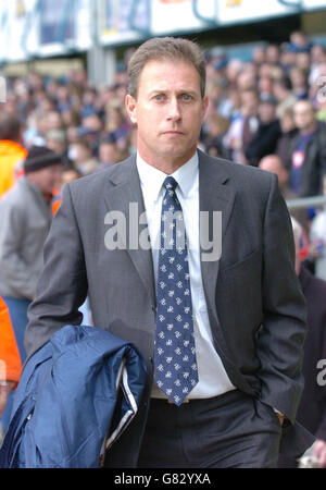 Soccer - FA Barclays Premiership - Birmingham City / Portsmouth - St Andrews. Alain Perrin, directeur de Portsmouth. Banque D'Images