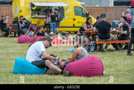 Festival Goers le premier jour du festival Download le 12 2015 juin à Donnington Park, Royaume-Uni Banque D'Images