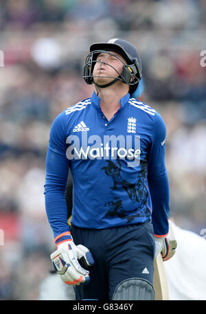 Jason Roy, en Angleterre, réagit après avoir été séduit par Tim Southee, en Nouvelle-Zélande (non représenté) lors du match de la série d'un jour du Royal London au Ageas Bowl, à Southampton. Banque D'Images