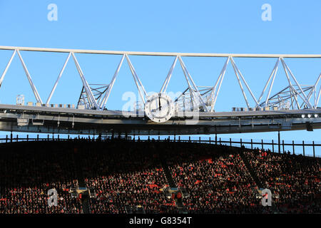 Une vue générale de l'horloge frappant huit à la Stade Emirates Banque D'Images