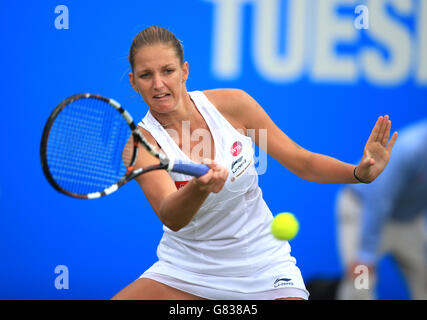 Tennis - 2015 AEGON Classic - 6e jour - Prieuré d'Edgbaston.Karolina Pliskova revient à Kristina Mladenovic au cours du sixième jour de la classique AEGON au Prieuré d'Edgbaston, à Birmingham. Banque D'Images