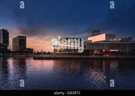 Media City, Salford, Greater Manchester au coucher du soleil Banque D'Images