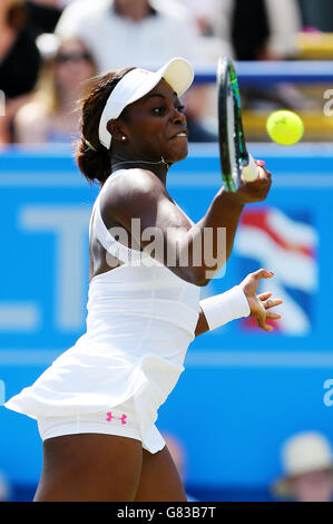 Sloane Stephens aux États-Unis en action lors de sa défaite à Agnieszka Radwanska en Pologne le septième jour de l'AEGON International au parc Devonshire, Eastbourne. Banque D'Images