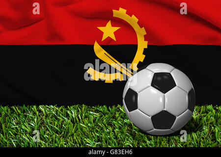 Ballon de soccer en rendu 3D dans le domaine de l'herbe avec drapeau République de l'Angola comme arrière-plan Banque D'Images