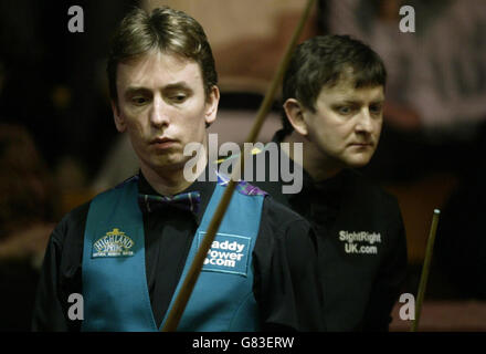 Snooker - Championnat du Monde 2005 de l'ambassade - Premier tour - Barry pincées v Ken Doherty - Le Creuset Banque D'Images