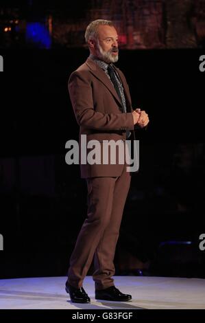 Hôte Graham Norton pendant le tournage du Graham Norton Show aux London Studios, dans le sud de Londres, qui sera diffusé vendredi. Banque D'Images