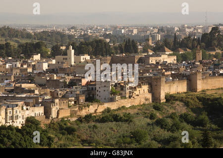 Murs de la ville antique de l'ancienne médina de Fès, Maroc. Banque D'Images