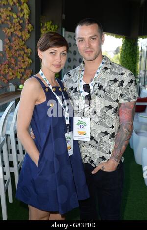 Emma Willis et Matt Willis aident Robinsons à célébrer leur partenariat de 80 ans avec Wimbledon dans la suite Robinsons du All England tennis Club de Wimbledon, dans le sud-ouest de Londres. Banque D'Images