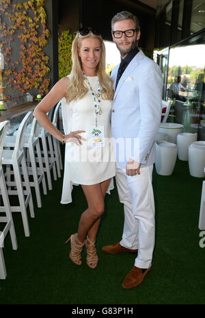 USAGE ÉDITORIAL DENISE Van Outen et son petit ami Eddie Boxdoivent aider Robinsons à célébrer leur partenariat de 80 ans avec Wimbledon dans la suite Robinsons au All England tennis Club de Wimbledon, dans le sud-ouest de Londres. Banque D'Images