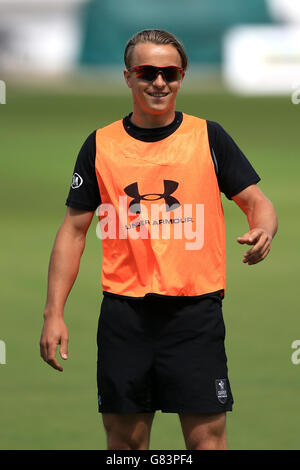 Cricket - LV= Championnat du comté - Division 2 - Premier jour - Surrey v Gloucestershire - The Kia Oval. Tom Curran, Surrey Banque D'Images