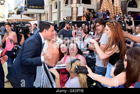 Channing Tatum s'adresse aux fans lors de la première Magic Mike XXL qui s'est tenue au vue West End, 3 Cranbourn Street, Leicester Square, Londres. Date de la photo: Mardi 30 juin 2015. Le crédit photo devrait se lire comme suit : Ian West/PA Wire Banque D'Images