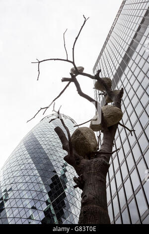 Londres, Royaume-Uni. 27 juin 2016. Sur la photo : Idee di Pietra, 1372 kg di Luce, 2010, par Giuseppe Penone. Sculpture dans la ville, la ville de London programme d'art public annuel, lance aujourd'hui avec des sculptures en plein air passe sur l'affichage dans le Square Mile. Banque D'Images