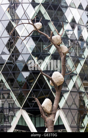 Londres, Royaume-Uni. 27 juin 2016. Sur la photo : Idee di Pietra, 1372 kg di Luce, 2010, par Giuseppe Penone. Sculpture dans la ville, la ville de London programme d'art public annuel, lance aujourd'hui avec des sculptures en plein air passe sur l'affichage dans le Square Mile. Banque D'Images