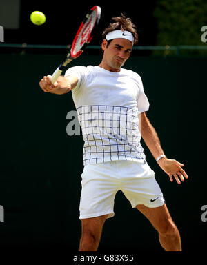 Roger Federer lors d'une séance d'entraînement le 11 e jour des championnats de Wimbledon au All England Lawn tennis and Croquet Club, Wimbledon. Banque D'Images