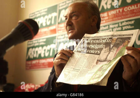 Le chef du parti respect George Galloway parle lors d'une conférence de presse organisée à la hâte. Banque D'Images