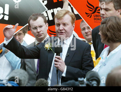 Campagne d'élection générale 2005 - Peebles High Street walkabout Banque D'Images