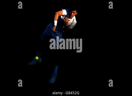 Grigor Dimitrov en action contre Federico Delbonis lors du premier jour des championnats de Wimbledon au All England Lawn tennis and Croquet Club, Wimbledon. APPUYEZ SUR ASSOCIATION photo. Date de la photo: Lundi 29 juin 2015. Voir PA Story TENNIS Wimbledon. Le crédit photo devrait être Mike Egerton/PA Wire. RESTRICTIONS: . Aucune utilisation commerciale sans le consentement écrit préalable de l'AELTC. Utilisation d'images fixes uniquement - aucune image mobile à émuler. Pas de superposition ou de suppression des logos de sponsor/annonce. Pour plus d'informations, appelez le +44 (0)1158 447447. Banque D'Images