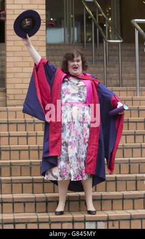 Susan Boyle reçoit un doctorat honorifique du Royal Conservatoire d'Écosse à Glasgow pour sa contribution à l'industrie musicale. Banque D'Images