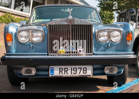 MEDEMBLIK, les Pays-Bas - JUILLET 27,2014 : Vue de face une Rolls Royce sur un oldtimer show Banque D'Images