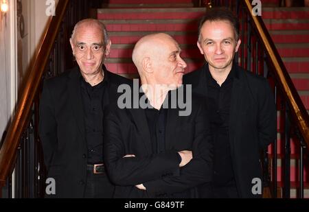 (Gauche - droite) Norman Watt-Roy, Wilko Johnson et Dylan Howe assistent à la première Ecstasy de Wilko Johnson au Picture House Central, Londres. Banque D'Images