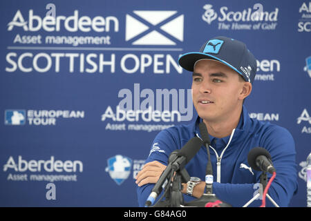 American Rickie Fowler parle aux médias lors d'une journée de prévisualisation avant l'Open d'Écosse au Gullane Golf Club, East Lothian. APPUYEZ SUR ASSOCIATION photo. Date de la photo: Mercredi 8 juillet 2015. Voir PA Story GOLF Scottish Open. Le crédit photo devrait se lire comme suit : Kenny Smith/PA Wire. RESTRICTIONS : aucune utilisation commerciale. Pas de fausse association commerciale. Pas d'émulation vidéo. Aucune manipulation des images. Banque D'Images