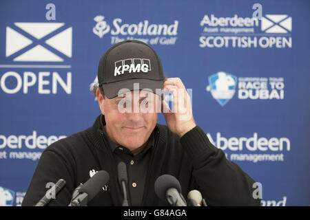 Golf - Scottish Open - Preview Day - Gullane Golf Club.Phil Mickelson, des États-Unis, répond aux questions des médias lors d'une journée de prévisualisation avant l'Open d'Écosse au Gullane Golf Club, East Lothian. Banque D'Images