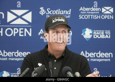 L'américain Phil Mickelson répond aux questions des médias lors d'une journée de prévisualisation avant l'Open d'Écosse au Gullane Golf Club, East Lothian.APPUYEZ SUR ASSOCIATION photo.Date de la photo: Mercredi 8 juillet 2015.Voir PA Story GOLF Scottish Open.Le crédit photo devrait se lire comme suit : Kenny Smith/PA Wire.RESTRICTIONS : usage éditorial uniquement.Aucune utilisation commerciale.Pas de fausse association commerciale.Pas d'émulation vidéo.Aucune manipulation des images. Banque D'Images