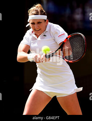 Timea Bacsinszky en action contre Gabine Muguruza lors du huitième jour des Championnats de Wimbledon au All England Lawn tennis and Croquet Club, Wimbledon. Banque D'Images