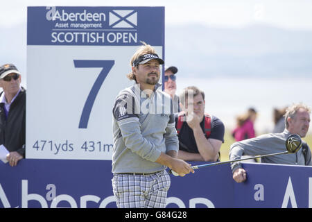 Victor Dubuisson, en France, débarque au 7ème trou le premier jour de l'Open d'Écosse au Gullane Golf Club, East Lothian. Banque D'Images