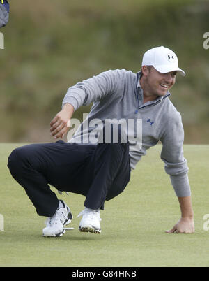 Le Jordan Spieth aux États-Unis réagit à un putt manqué sur le 5ème vert lors d'une journée d'entraînement avant le Championnat d'Open 2015 à St Andrews, Fife. Banque D'Images