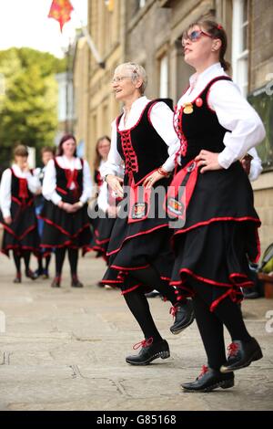 Les gens dansant pendant le Clogfest, le rassemblement national pour la communauté de STEP CLOG qui a lieu à Skipton pendant le deuxième week-end de juillet. Banque D'Images