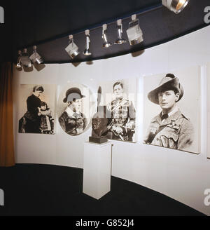 Portraits de Sir Winston Churchill par étapes de sa vie au Manoir Chartwell à Westerham, Kent, ancienne maison du regretté Winston Churchill. La maison sera ouverte au public à compter du 21 juin 1966. Banque D'Images