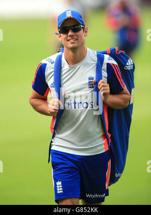 Cricket - deuxième test Investec Ashes - Angleterre v Australie - Angleterre nets - deuxième jour - Lord's.Le capitaine d'Angleterre Alastair Cook pendant une session de moustiquaires avant le deuxième test Investec Ashes à Lord's, Londres. Banque D'Images