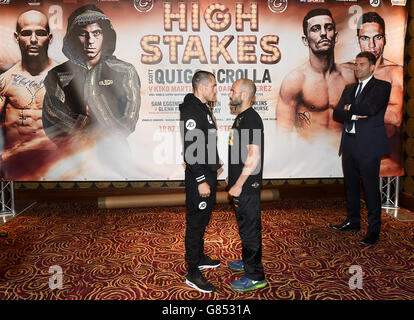 Boxe - High Stakes final Press Conference - Grosvenor Casino.Scott Quigg (à gauche) tête à tête avec Kiko Martinez, lors d'une conférence de presse au Grosvenor Casino, Manchester. Banque D'Images