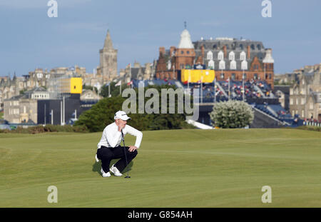 Paul Kinnear d'Angleterre sur le 16e vert pendant le troisième jour du Championnat d'Open 2015 à St Andrews, Fife. Banque D'Images