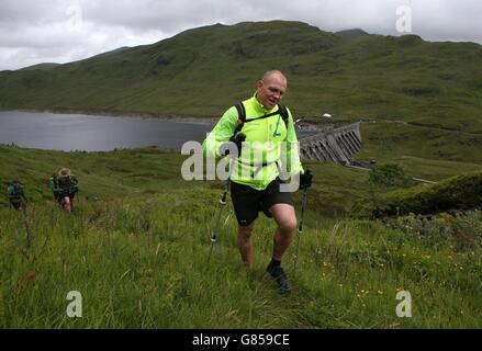 L'ancien joueur de rugby Mike Tindall participe au Grand Kindrochit Quadrathlon d'Artemis sur les rives du Loch Tay près de Kenmore, dans le Perthshire. Banque D'Images