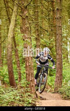 ALLEZ à l'extérieur - Lady Cannings Bike Trail Grand Opening - Sheffield. Annie dernière tentative de la piste cyclable Lady Cannings. Banque D'Images