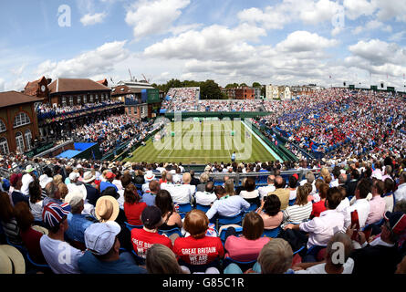 Une vue générale de la cour centrale du match entre James Ward en Grande-Bretagne et Gilles Simon en France pendant la première journée de la finale de la coupe Davis entre la Grande-Bretagne et la France au Queen's Club, Londres. Banque D'Images