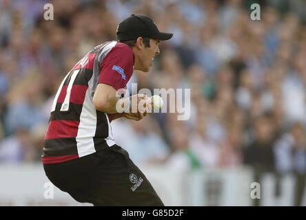 Cricket - NatWest t20 Blast - Southern Division - Surrey / Somerset - The Kia Oval.Jamie Overton, de Somerset, laisse tomber une prise Banque D'Images