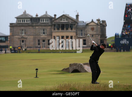 Le Jordan Niebrugge des États-Unis a été ouvert le 18 au cours du cinquième jour du Championnat d'Open 2015 à St Andrews, Fife. Banque D'Images