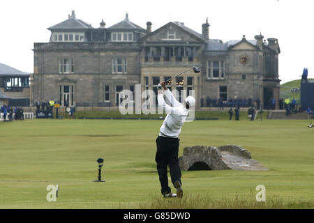 Le Zach Johnson des États-Unis débarque sur le quatrième trou de jeu, le 18, au cours du cinquième jour du Championnat Open 2015 à St Andrews, Fife. APPUYEZ SUR ASSOCIATION photo. Date de la photo: Lundi 20 juillet 2015. Voir PA Story GOLF Open. Le crédit photo devrait se lire comme suit : Danny Lawson/PA Wire. RESTRICTIONS : - aucune utilisation commerciale. Aucune vente ultérieure. Utilisation d'images fixes uniquement. Le logo Open Championship et un lien clair vers le site Web Open (www.TheOpen.com) à inclure dans la publication du site Web. Appelez le +44 (0)1158 447447 pour plus d'informations. Banque D'Images