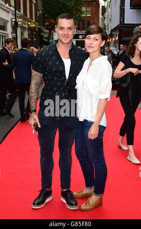 Matt et Emma Willis assistent à la soirée presse de l'American Idiot - comédie musicale primée du Green Day à Broadway, à propos de trois amis de boyHood, chacun cherchant un sens dans un monde post 9/11 - au Arts Theatre, Great Newport Street, Londres. Banque D'Images