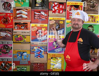 Mark Pearson ouvre M. Crisp, le premier magasin de sandwichs Crisp d'Angleterre, à Keighley, dans le West Yorkshire. Banque D'Images