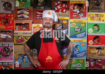 Mark Pearson ouvre M. Crisp, le premier magasin de sandwichs Crisp d'Angleterre, à Keighley, dans le West Yorkshire. Banque D'Images