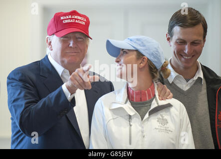 Donald Trump avec sa fille Ivanka sur son parcours de golf Trump Turnberry à Ayrshire, qui accueille le Ricoh Women's British Open. Banque D'Images